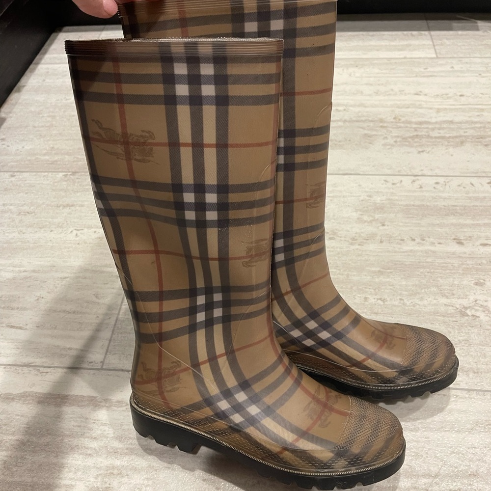 Burberry rainboots